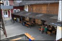 EQ26_2267_Morgenszene_Hof_So2.jpg